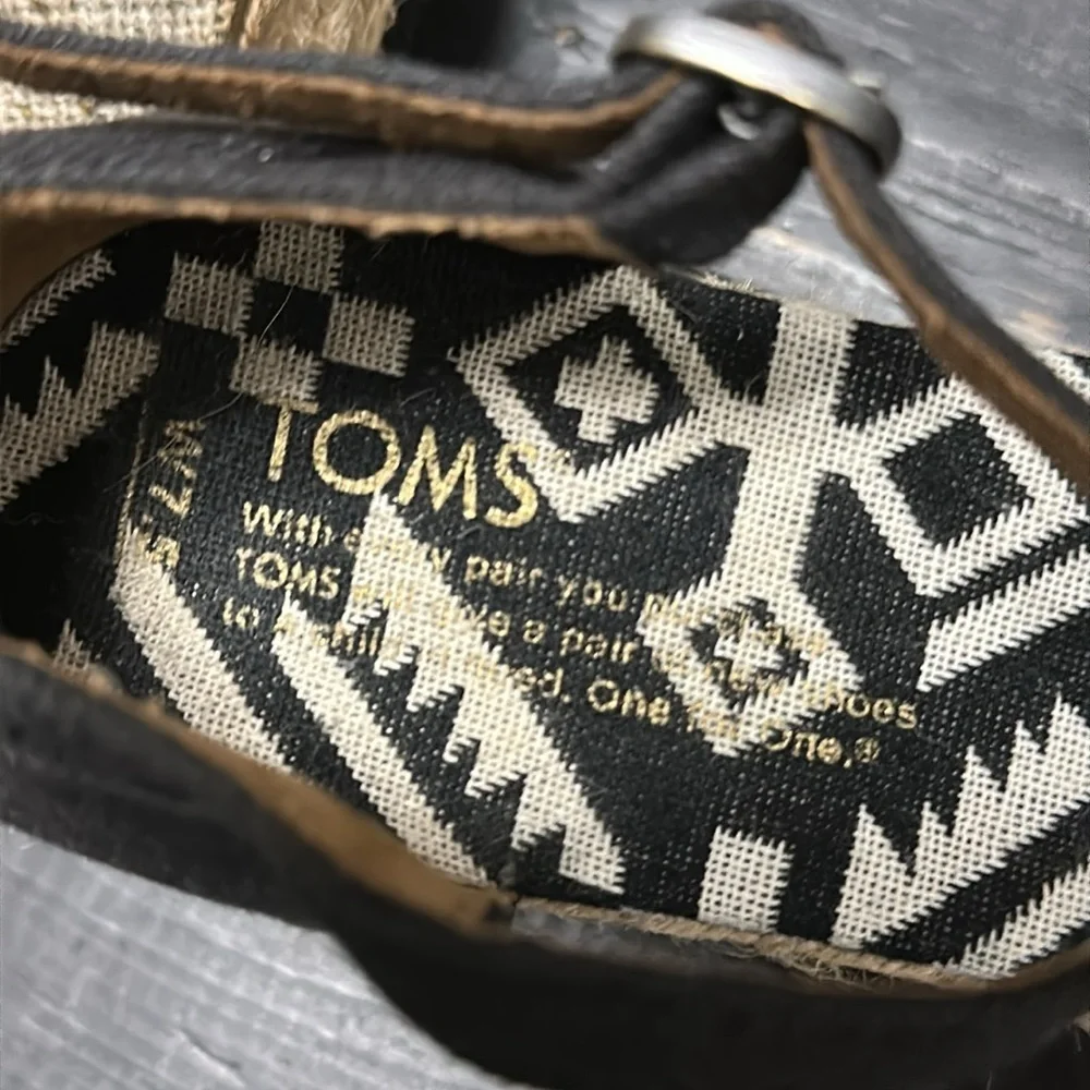Toms Black and White Tribal Aztec Print Fabric Espadrille Wedges